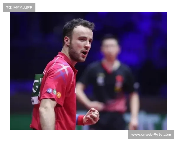 西蒙高茨赛后跪地庆祝胜利献给刚出生的双胞胎女儿感动全场